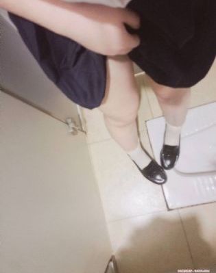 男生在女生身上做俯卧撑_4K高清免费观看